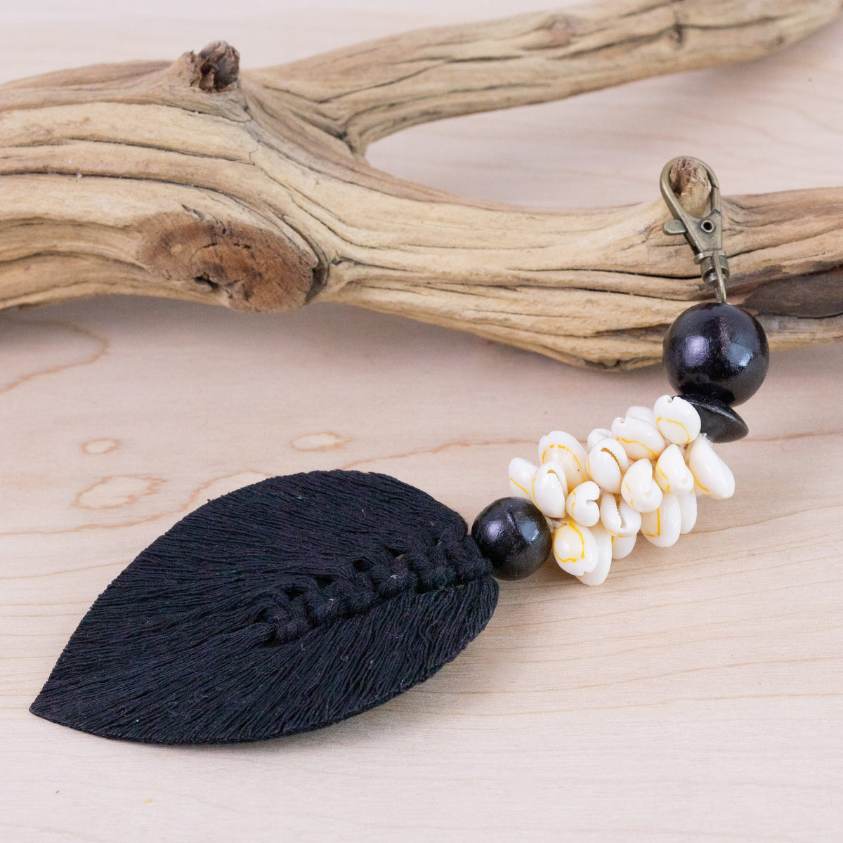 Bai Leaf Shell Keychain